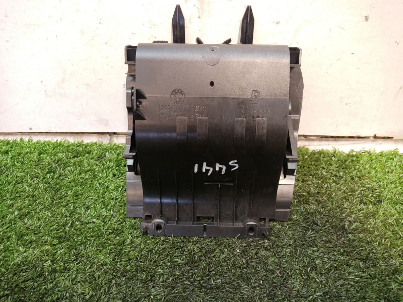 Recambio de cenicero para skoda octavia ii (1z3) 1.6 tdi referencia OEM IAM 1Z2863077A 8102688 1Z2857962B