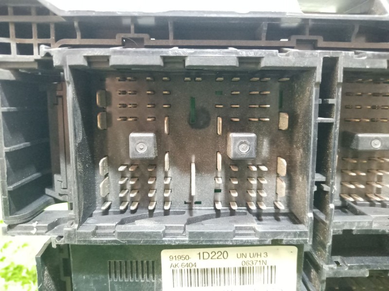 Recambio de caja reles / fusibles para kia carens (un) concept referencia OEM IAM 0025458701  