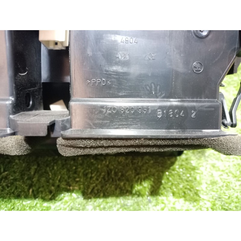 Recambio de rejilla aireadora para skoda octavia ii (1z3) 1.6 tdi referencia OEM IAM 1Z0820951 1Z0820951 1Z0820951