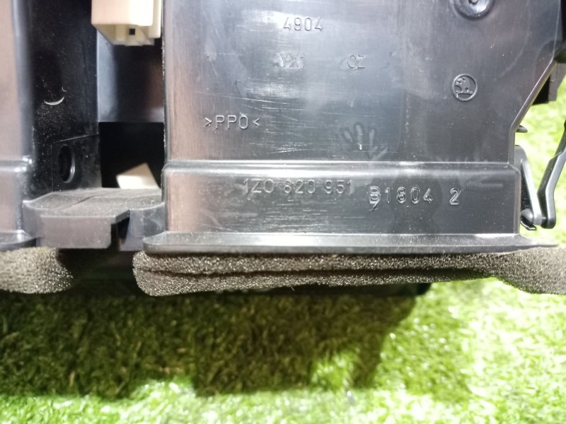 Recambio de rejilla aireadora para skoda octavia ii (1z3) 1.6 tdi referencia OEM IAM 1Z0820951 1Z0820951 1Z0820951