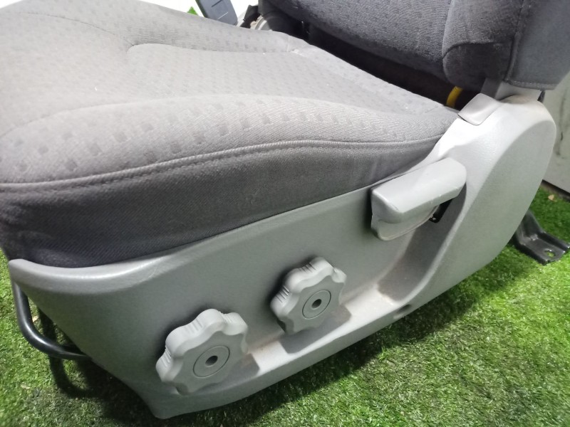 Recambio de asiento delantero izquierdo para kia carens referencia OEM IAM   