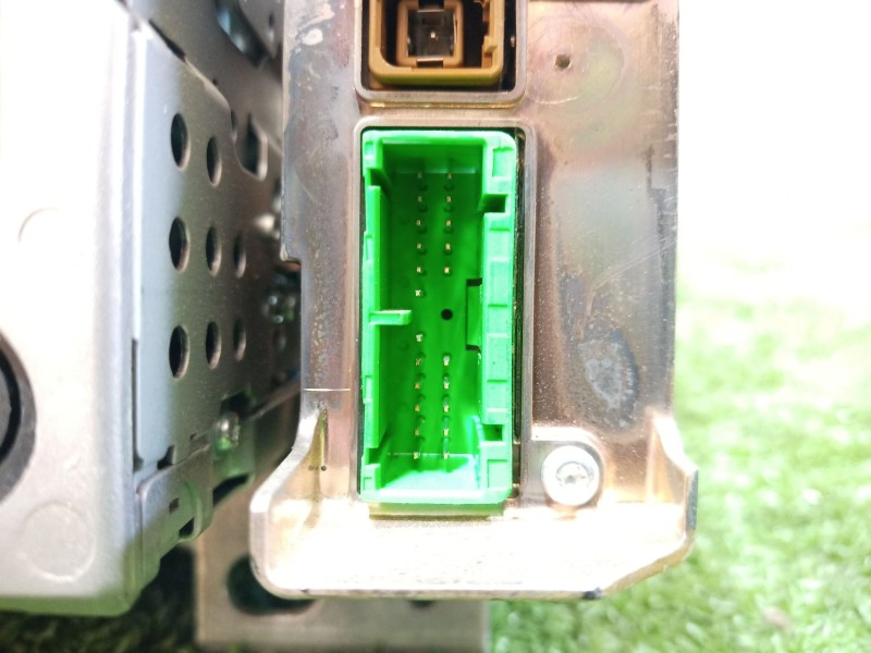 Recambio de sistema audio / radio cd para volvo s60 berlina referencia OEM IAM 86511521 86511521 V02640