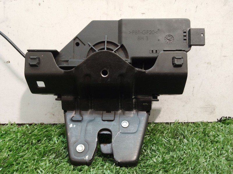 Recambio de cerradura maletero / porton para bmw 1 (e87) 116 i referencia OEM IAM 8196401 PBTGF20BH3 CZ04922