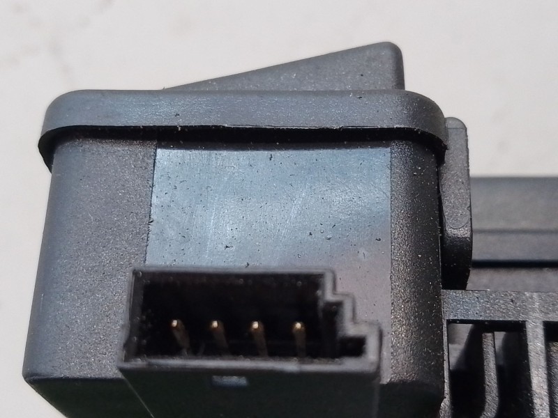 Recambio de cerradura maletero / porton para bmw 1 (e87) 116 i referencia OEM IAM 8196401 PBTGF20BH3 CZ04922