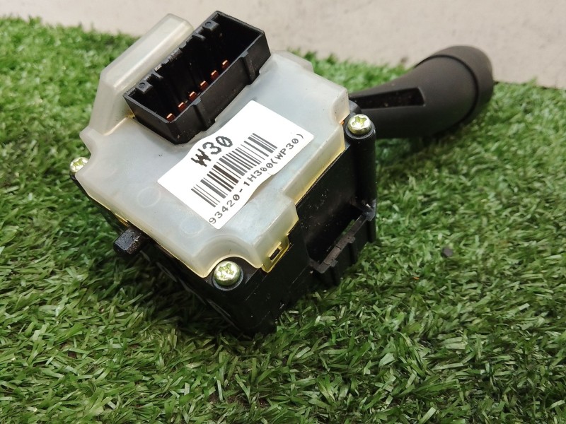 Recambio de mando limpia para kia cee´d referencia OEM IAM 934201H300WP30 3693PALHD1 PA66GF30