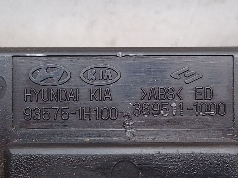 Recambio de mando elevalunas trasero izquierdo para kia cee´d referencia OEM IAM 935751H100 1000 369511