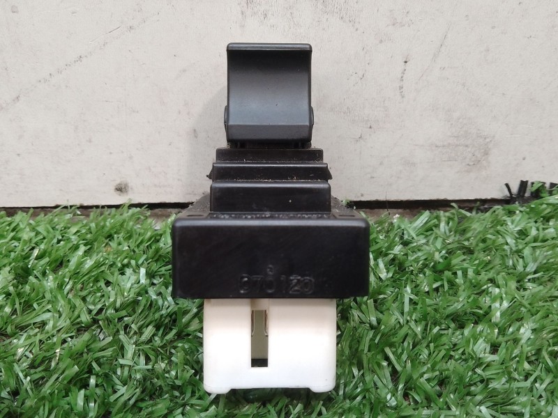 Recambio de mando elevalunas trasero izquierdo para kia cee´d referencia OEM IAM 935751H100 1000 369511