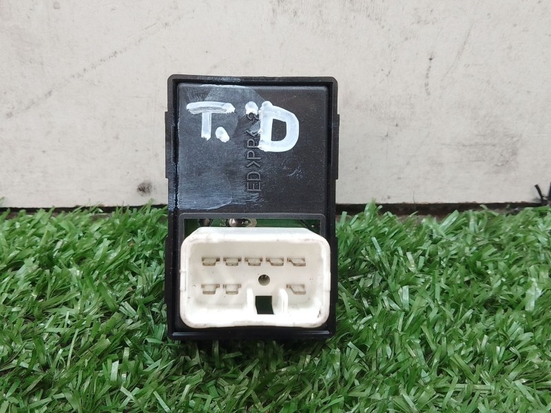 Recambio de mando elevalunas trasero derecho para kia cee´d referencia OEM IAM 935751H100 1000 369511