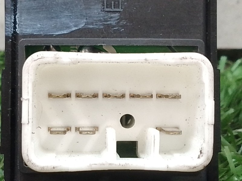 Recambio de mando elevalunas trasero derecho para kia cee´d referencia OEM IAM 935751H100 1000 369511