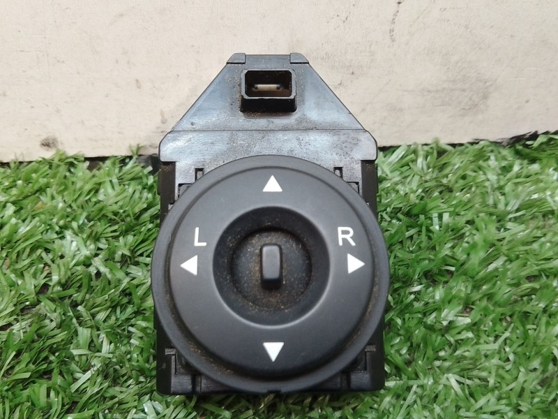 Recambio de mando retrovisor para kia cee´d referencia OEM IAM   