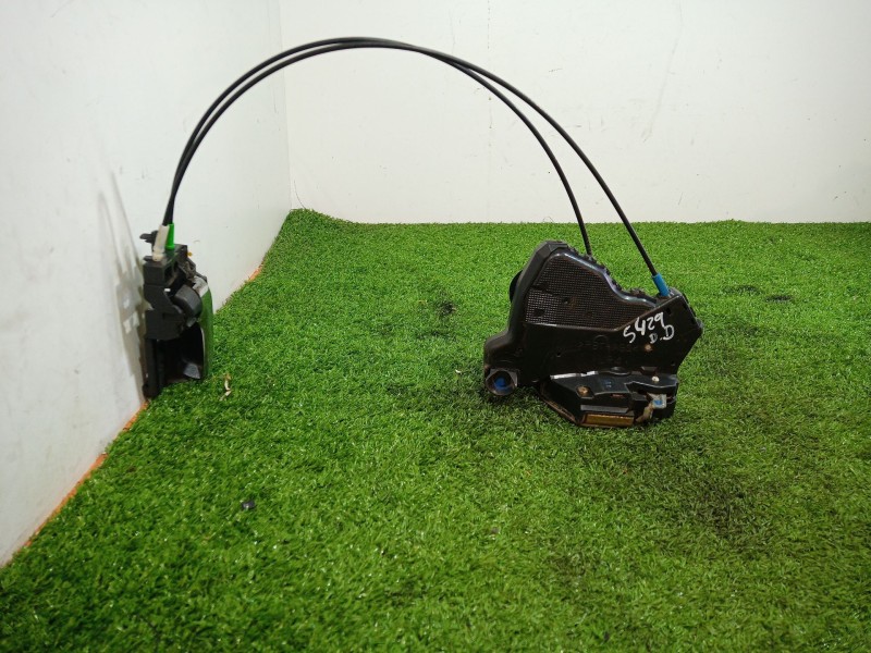 Recambio de cerradura puerta delantera derecha para toyota avensis (_t25_) 2.2 d-4d (adt251_) referencia OEM IAM   