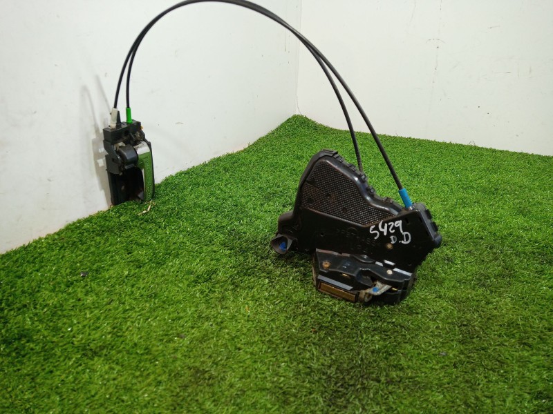 Recambio de cerradura puerta delantera derecha para toyota avensis (_t25_) 2.2 d-4d (adt251_) referencia OEM IAM   