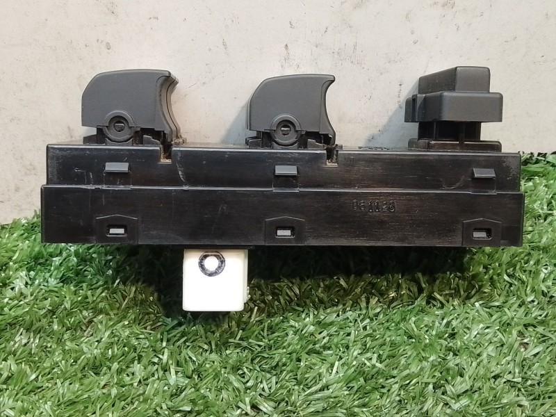 Recambio de mando elevalunas delantero izquierdo para kia cee´d referencia OEM IAM 935701H120 935701H120 369935701H1204901000