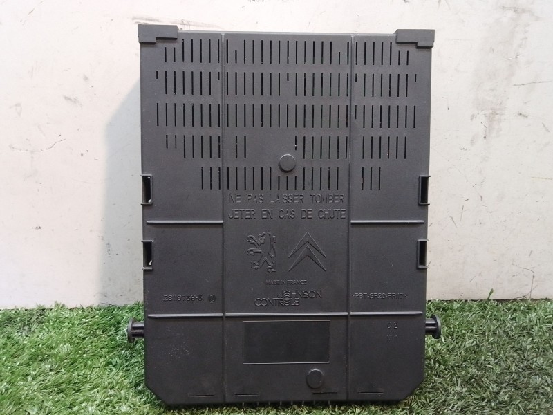 Recambio de caja reles / fusibles para peugeot 407 sport referencia OEM IAM 281197595 281197595 281197595