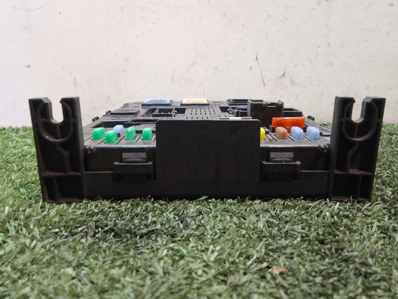 Recambio de caja reles / fusibles para peugeot 407 sport referencia OEM IAM 281197595 281197595 281197595