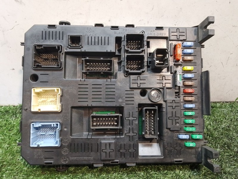 Recambio de caja reles / fusibles para peugeot 407 sport referencia OEM IAM 281197595 281197595 281197595