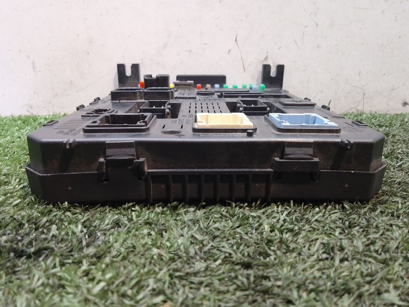 Recambio de caja reles / fusibles para peugeot 407 sport referencia OEM IAM 281197595 281197595 281197595