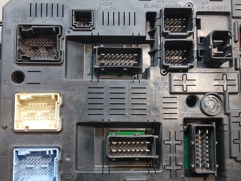 Recambio de caja reles / fusibles para peugeot 407 sport referencia OEM IAM 281197595 281197595 281197595