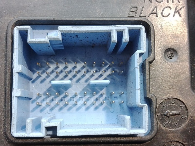 Recambio de caja reles / fusibles para peugeot 407 sport referencia OEM IAM 281197595 281197595 281197595