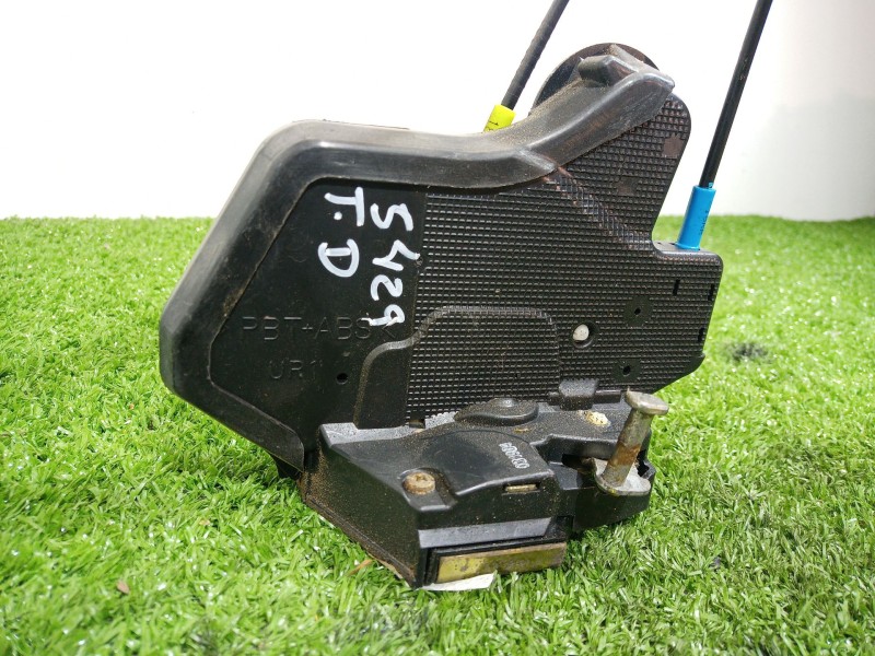 Recambio de cerradura puerta trasera derecha para toyota avensis (_t25_) 2.2 d-4d (adt251_) referencia OEM IAM   