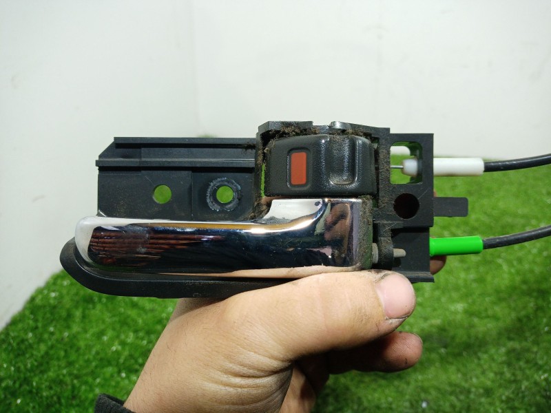 Recambio de cerradura puerta trasera derecha para toyota avensis (_t25_) 2.2 d-4d (adt251_) referencia OEM IAM   