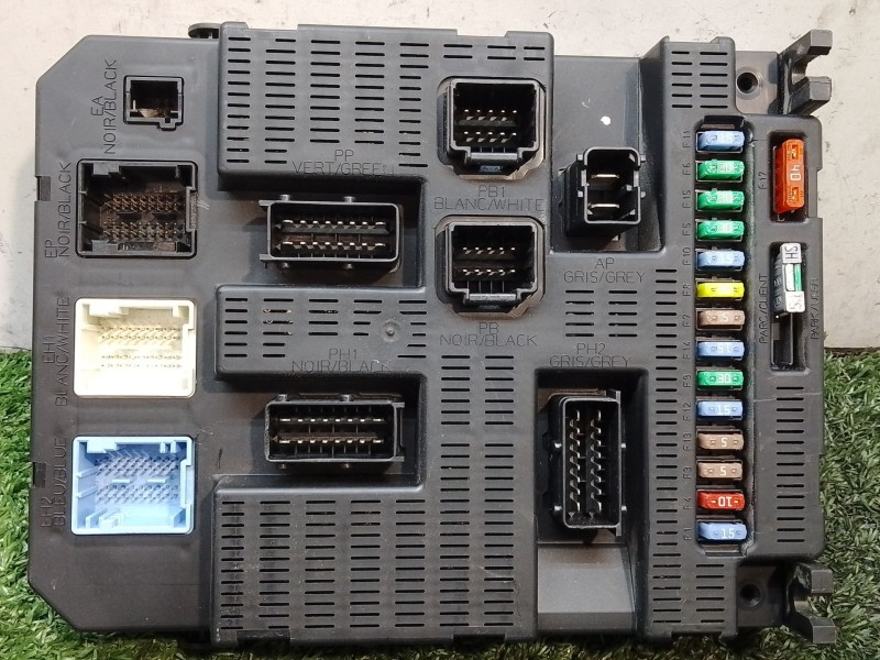 Recambio de caja reles / fusibles para citroën c4 berlina referencia OEM IAM 9663576480 9663576480 BSI2004P0900