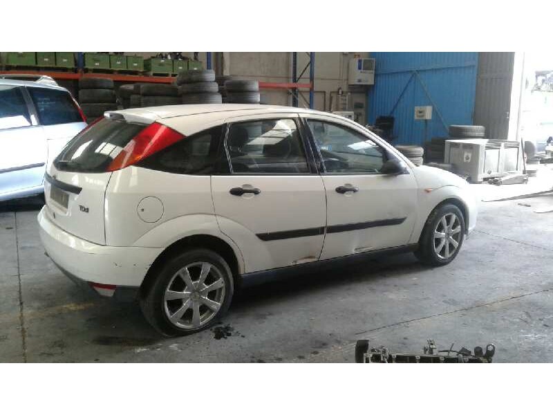 ford focus berlina (cak) del año 2001