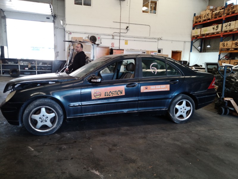 mercedes-benz clase c (w203) berlina del año 2004