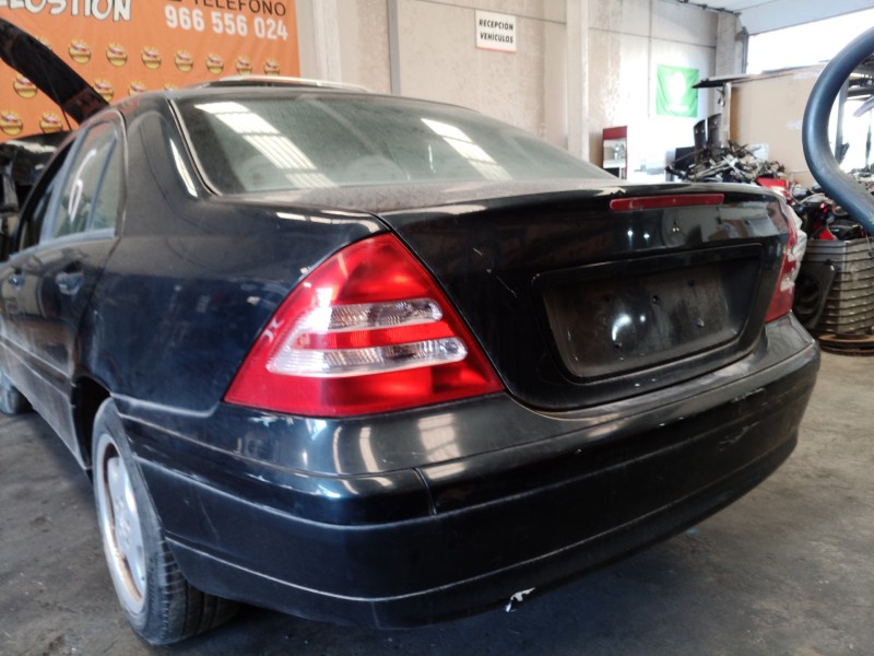 mercedes-benz clase c (w203) berlina del año 2004