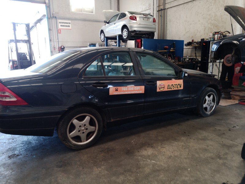 mercedes-benz clase c (w203) berlina del año 2004