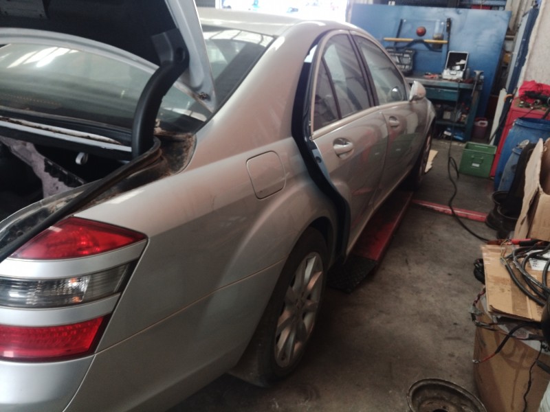 mercedes-benz clase s (w221) berlina del año 2005