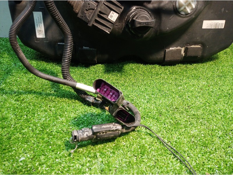 Recambio de deposito aditivo para volkswagen touareg (7p6) v6 tdi bluemotion premium referencia OEM IAM 7P0131878 7P0131878 F01C