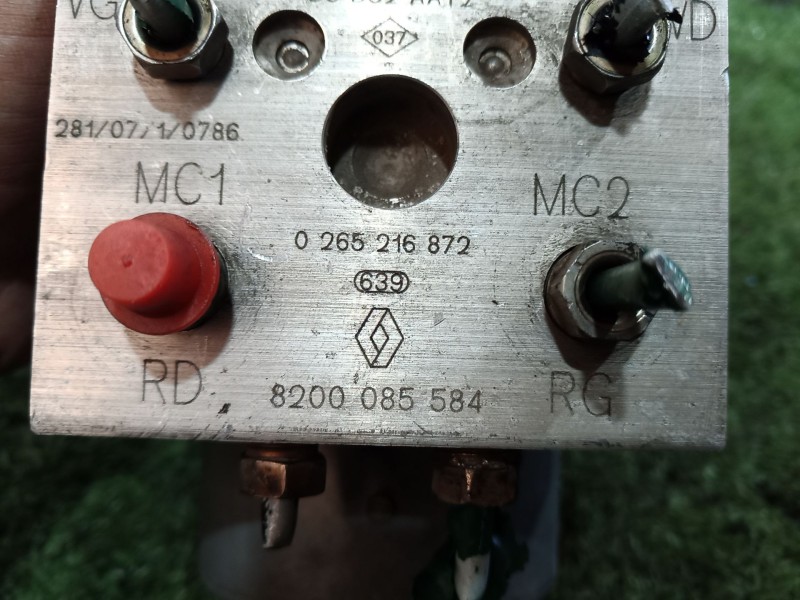 Recambio de abs para renault clio ii fase ii (b/cb0) dynamique referencia OEM IAM 8200085584 0273004621 0265216872