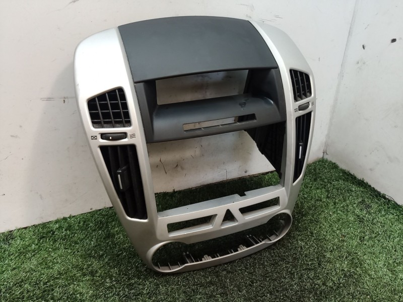 Recambio de moldura consola central delantera para kia cee´d referencia OEM IAM 847401H000 974201H000 974801H000