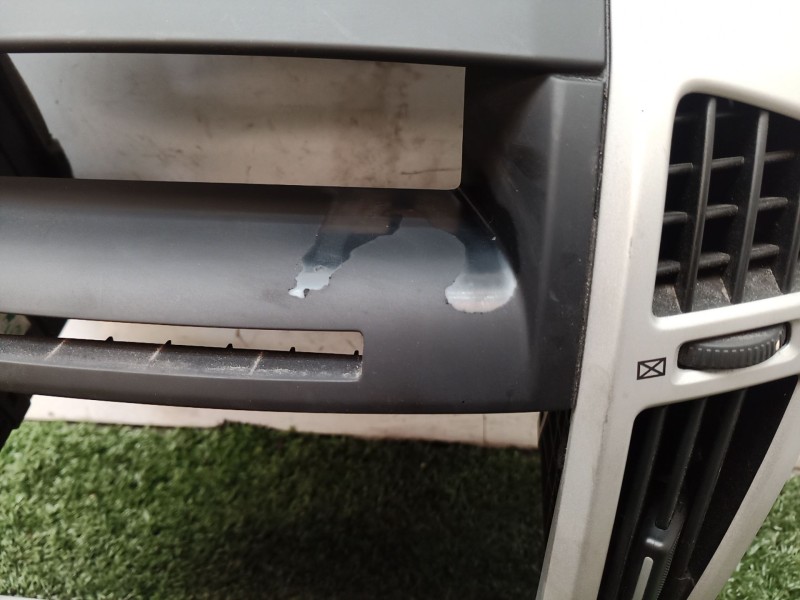 Recambio de moldura consola central delantera para kia cee´d referencia OEM IAM 847401H000 974201H000 974801H000