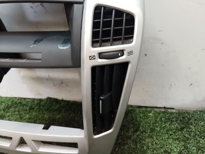 Recambio de moldura consola central delantera para kia cee´d referencia OEM IAM 847401H000 974201H000 974801H000