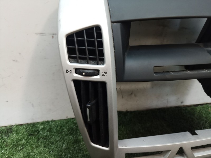 Recambio de moldura consola central delantera para kia cee´d referencia OEM IAM 847401H000 974201H000 974801H000