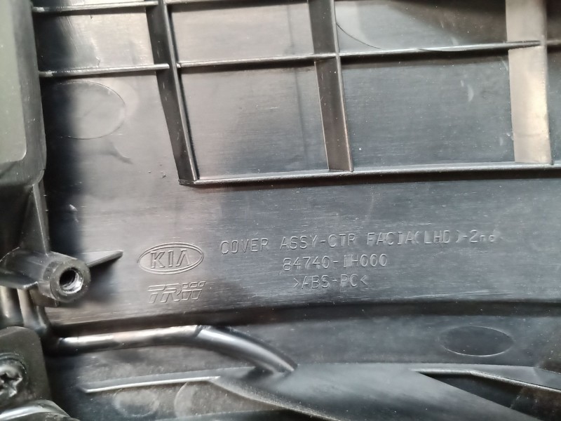 Recambio de moldura consola central delantera para kia cee´d referencia OEM IAM 847401H000 974201H000 974801H000