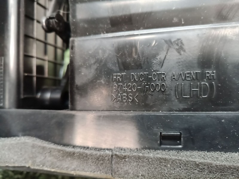 Recambio de moldura consola central delantera para kia cee´d referencia OEM IAM 847401H000 974201H000 974801H000