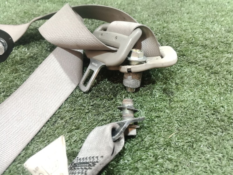 Recambio de cinturon seguridad delantero derecho para nissan cabstar referencia OEM IAM 7048107 7048107 0436035 Recambio de cinturon seguridad delantero derecho para nissan cabstar referencia OEM IAM 7048107 7048107 0436035