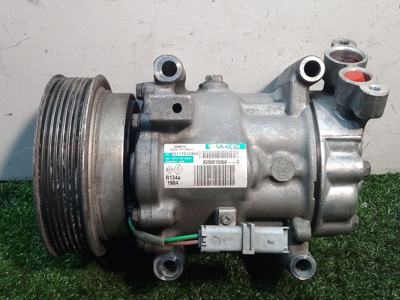 Recambio de compresor aire acondicionado para renault clio iii 1.2 16v referencia OEM IAM 8200819568A SD6V12 03111512862