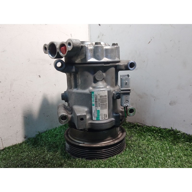 Recambio de compresor aire acondicionado para renault clio iii 1.2 16v referencia OEM IAM 8200819568A SD6V12 03111512862