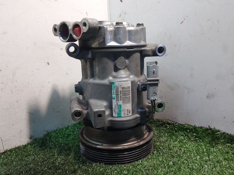Recambio de compresor aire acondicionado para renault clio iii 1.2 16v referencia OEM IAM 8200819568A SD6V12 03111512862