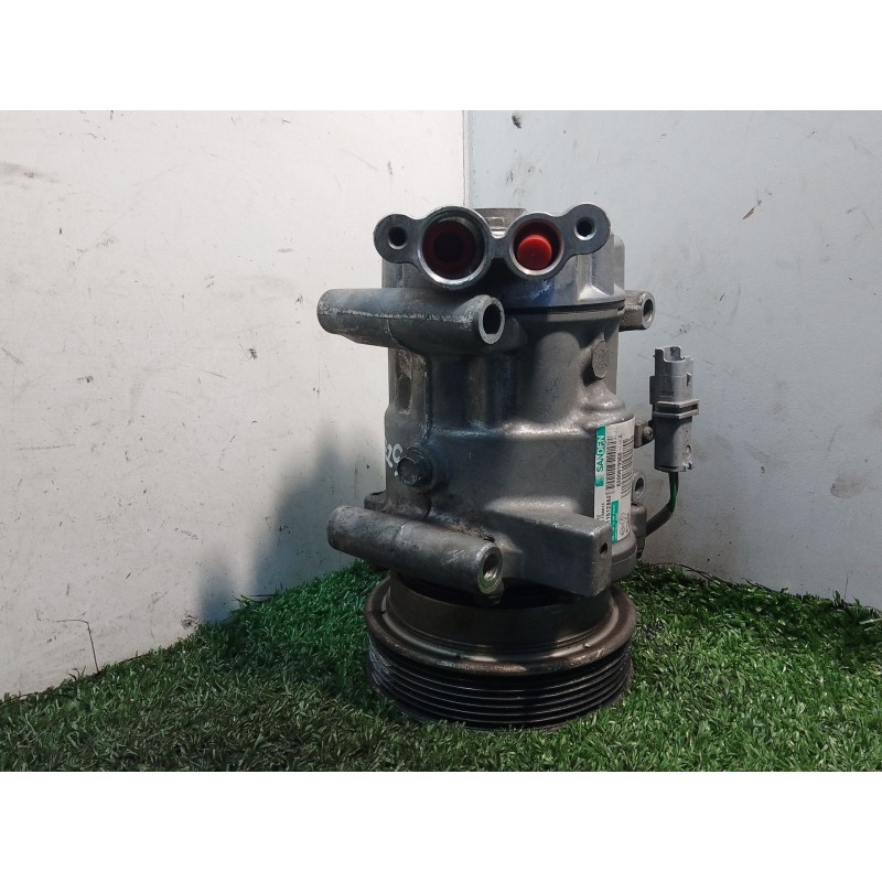 Recambio de compresor aire acondicionado para renault clio iii 1.2 16v referencia OEM IAM 8200819568A SD6V12 03111512862