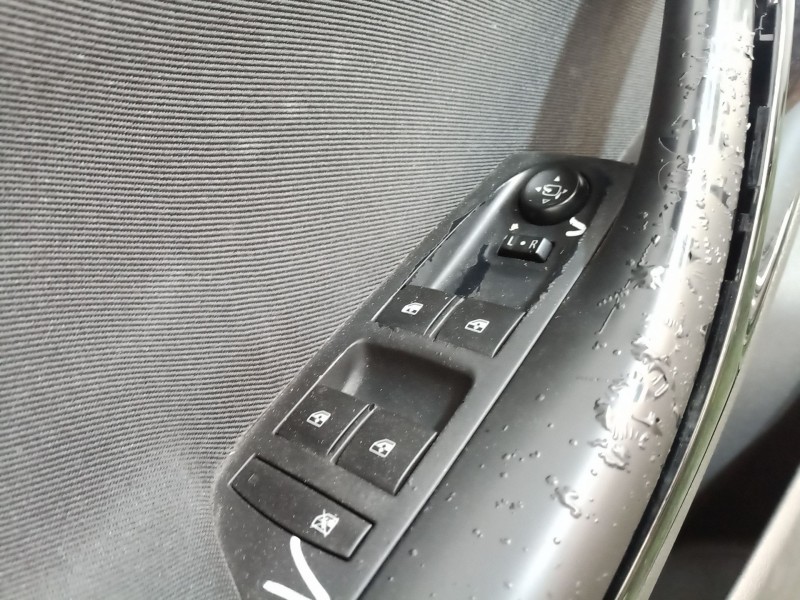 Recambio de guarnecido puerta delantera izquierda para opel astra k (b16) 1.6 cdti (68) referencia OEM IAM 2513834LH 2513829 888