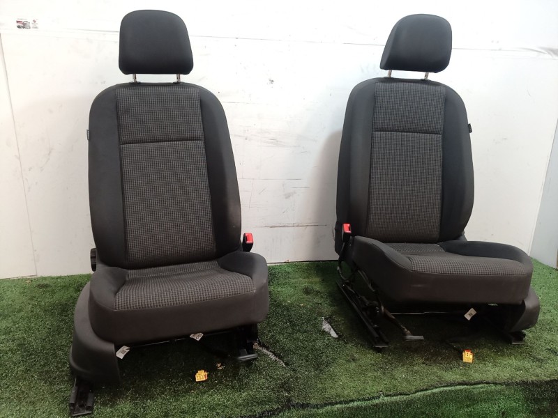 Recambio de juego asientos completo para volkswagen caddy v skn / bbdtrex0 2.0 tdi 102cv / 75kw referencia OEM IAM   