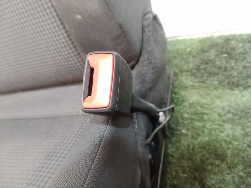 Recambio de juego asientos completo para volkswagen caddy v skn / bbdtrex0 2.0 tdi 102cv / 75kw referencia OEM IAM   