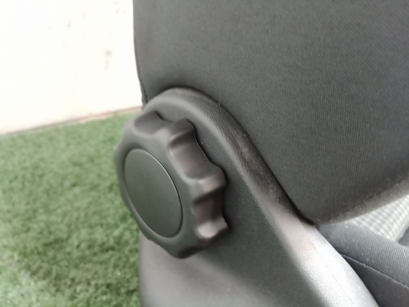 Recambio de juego asientos completo para volkswagen caddy v skn / bbdtrex0 2.0 tdi 102cv / 75kw referencia OEM IAM   