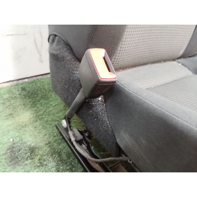 Recambio de juego asientos completo para volkswagen caddy v skn / bbdtrex0 2.0 tdi 102cv / 75kw referencia OEM IAM   