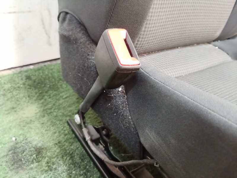 Recambio de juego asientos completo para volkswagen caddy v skn / bbdtrex0 2.0 tdi 102cv / 75kw referencia OEM IAM   